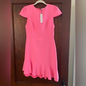 Alice & Olivia by Stacey Bendet cap sleeve dress with tapered hemline. Size 4.